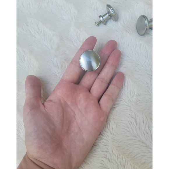 Set of 4 cabinet hardware silver knobs - Picture 3 of 16